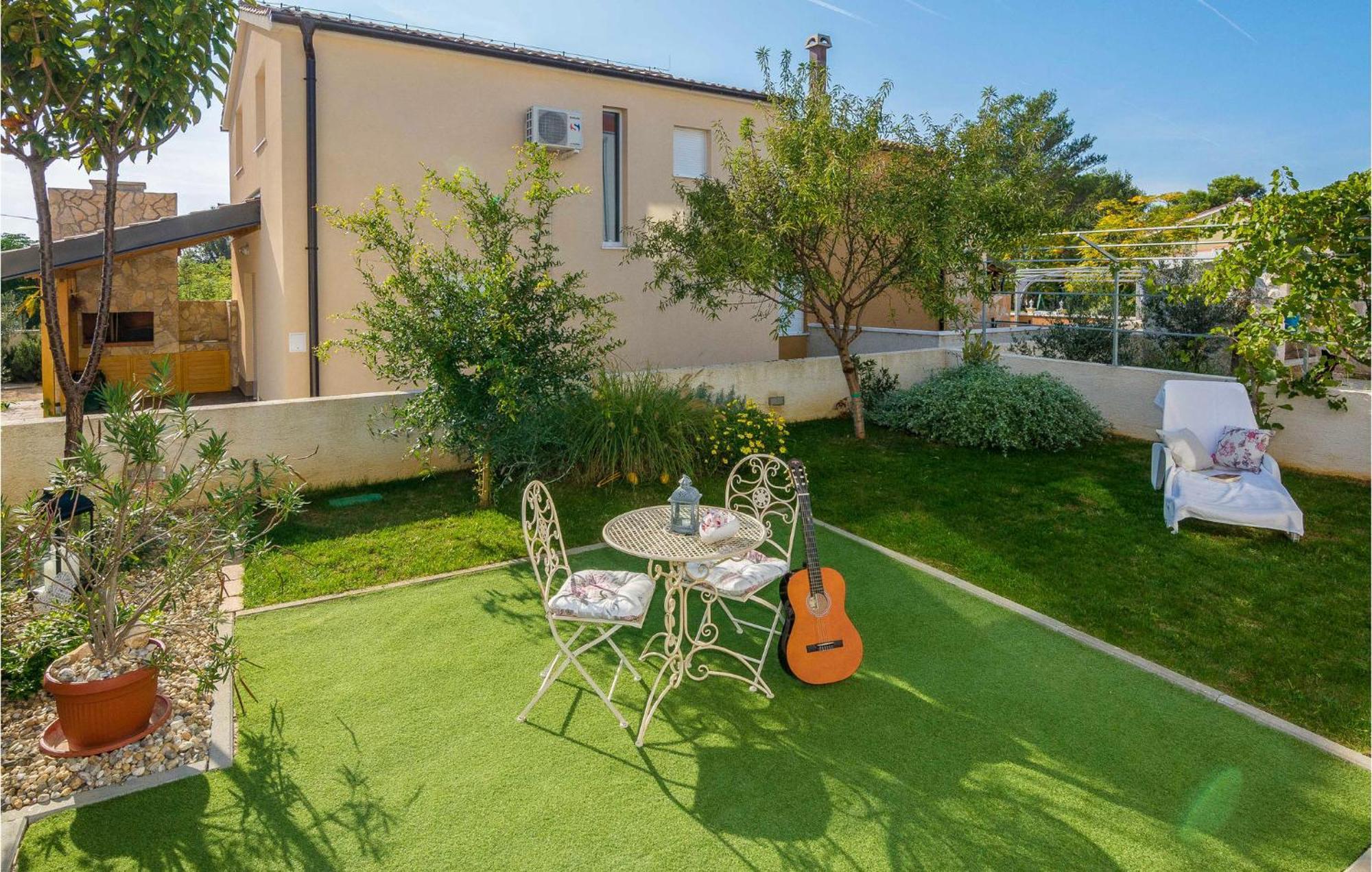 Nice Apartment In Vrsi-Mulo With Wifi Exterior photo
